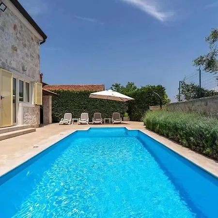 Ema Villa