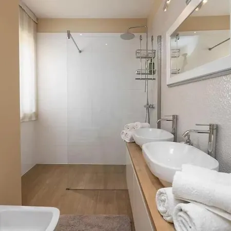 Ema Villa